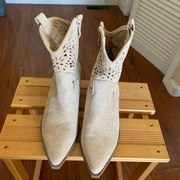 TOP Moda Beige Western Ankle Boots with cutout design, and side zipper - Picture 2 of 5